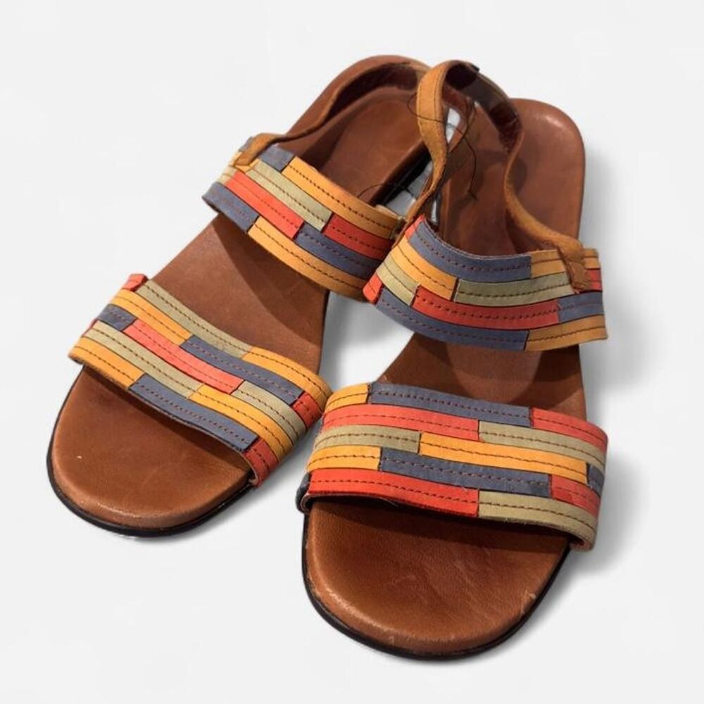 Munro Sandals with multi-colored horizontal stripes retro vibe Size 8